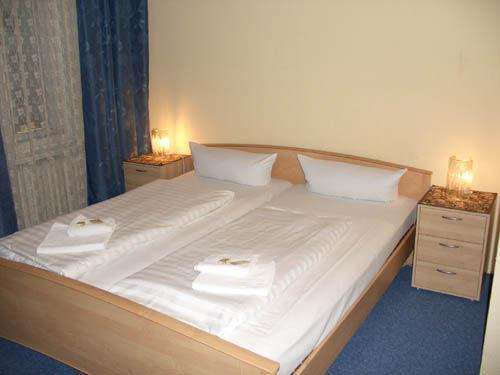 Hotel-Pension Cortina Berlin Zimmer foto